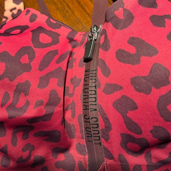 Victoria Sport Red/Black Underwire Foam Cup Bra in Animal Print Size 34DD. - Picture 2 of 6